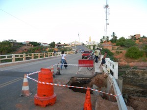 Parede provisória da Barragem do Quixelô é destruída pela chuva