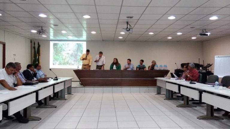 Reunião do Fórum Cearense de Comitês de Bacias realiza solenidade de entrega da Comenda Antônio Zaranza