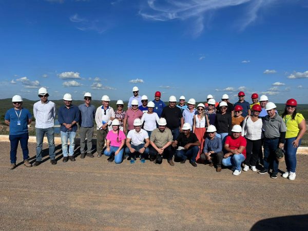 Fórum Cearense de Comitês de Bacia participa de visita técnica ao Cinturão das Águas